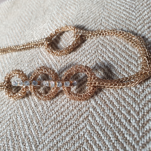 32" Jeweled Connections with Twisted Rings - Picture 14 of 15